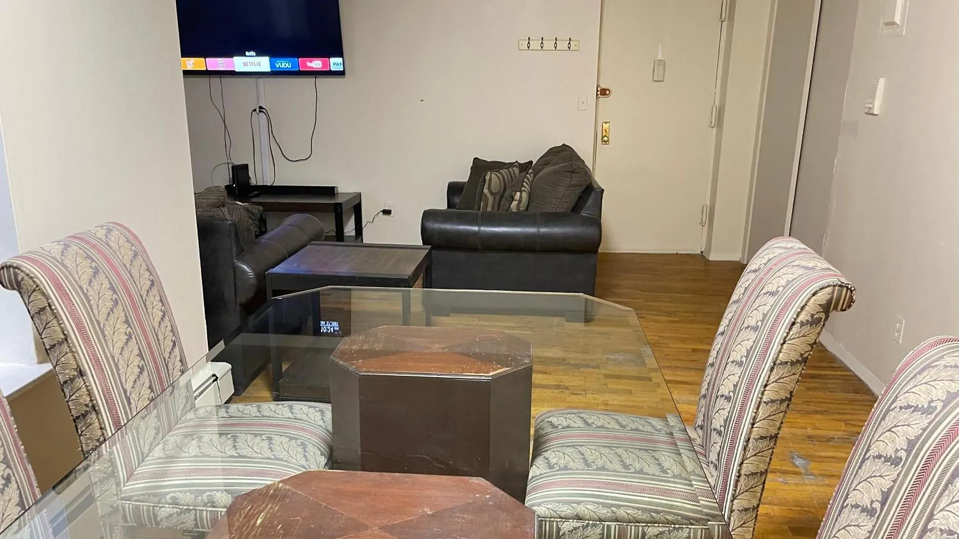 One Bedroom By Month Next To Bronx Zoo New York