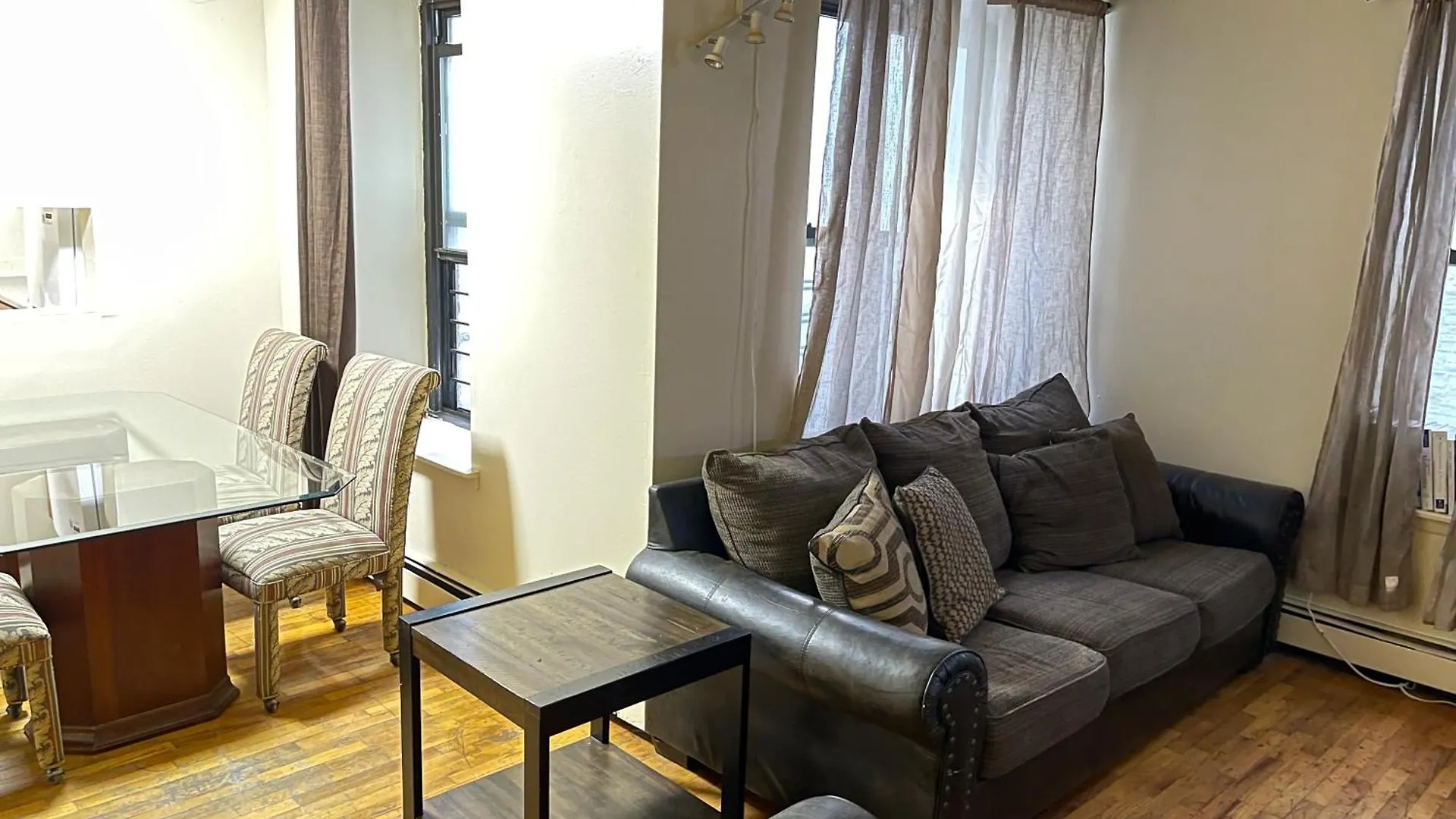 One Bedroom By Month Next To Bronx Zoo New York Apartman