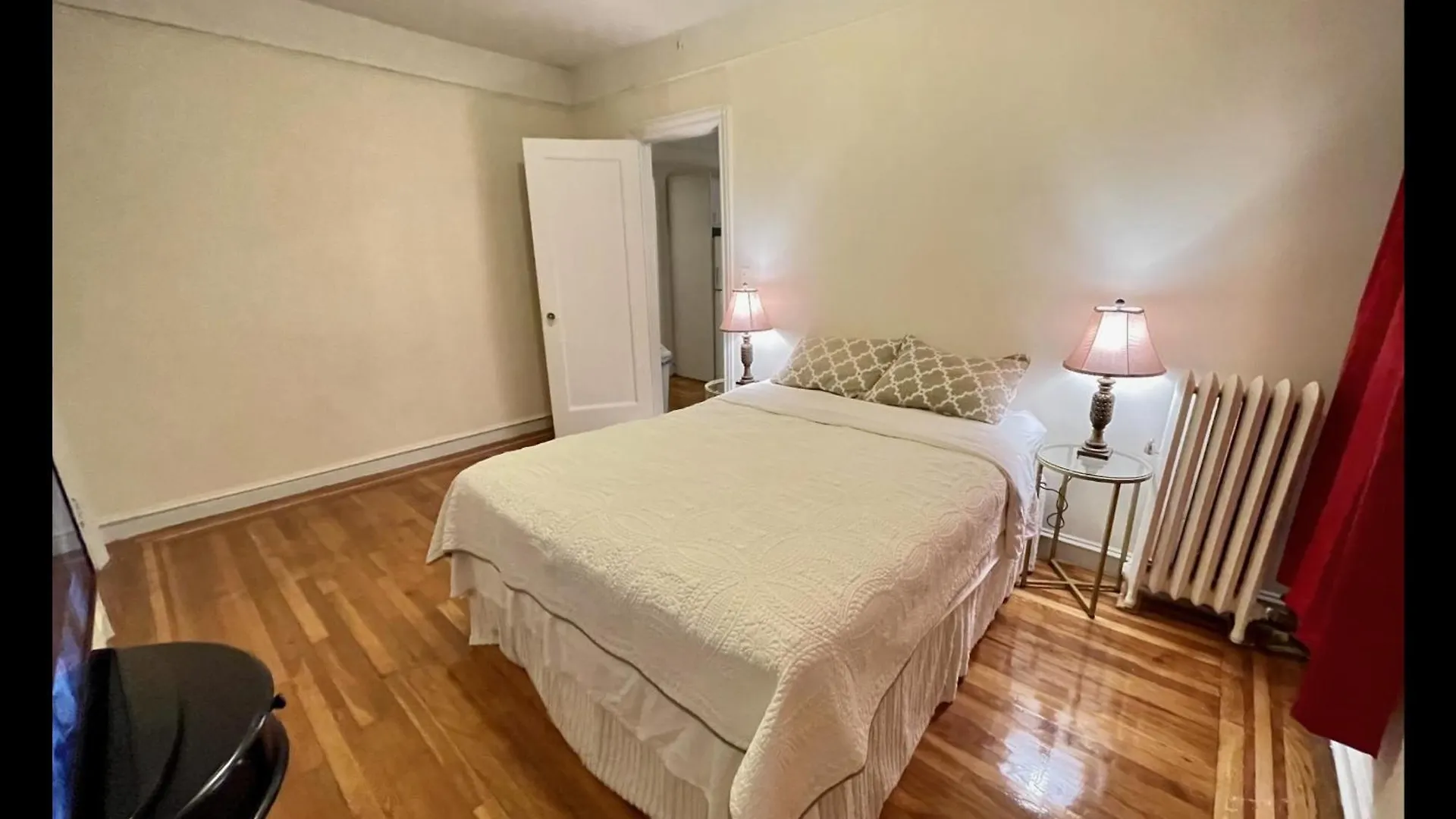 One Bedroom By Month Next To Bronx Zoo New York