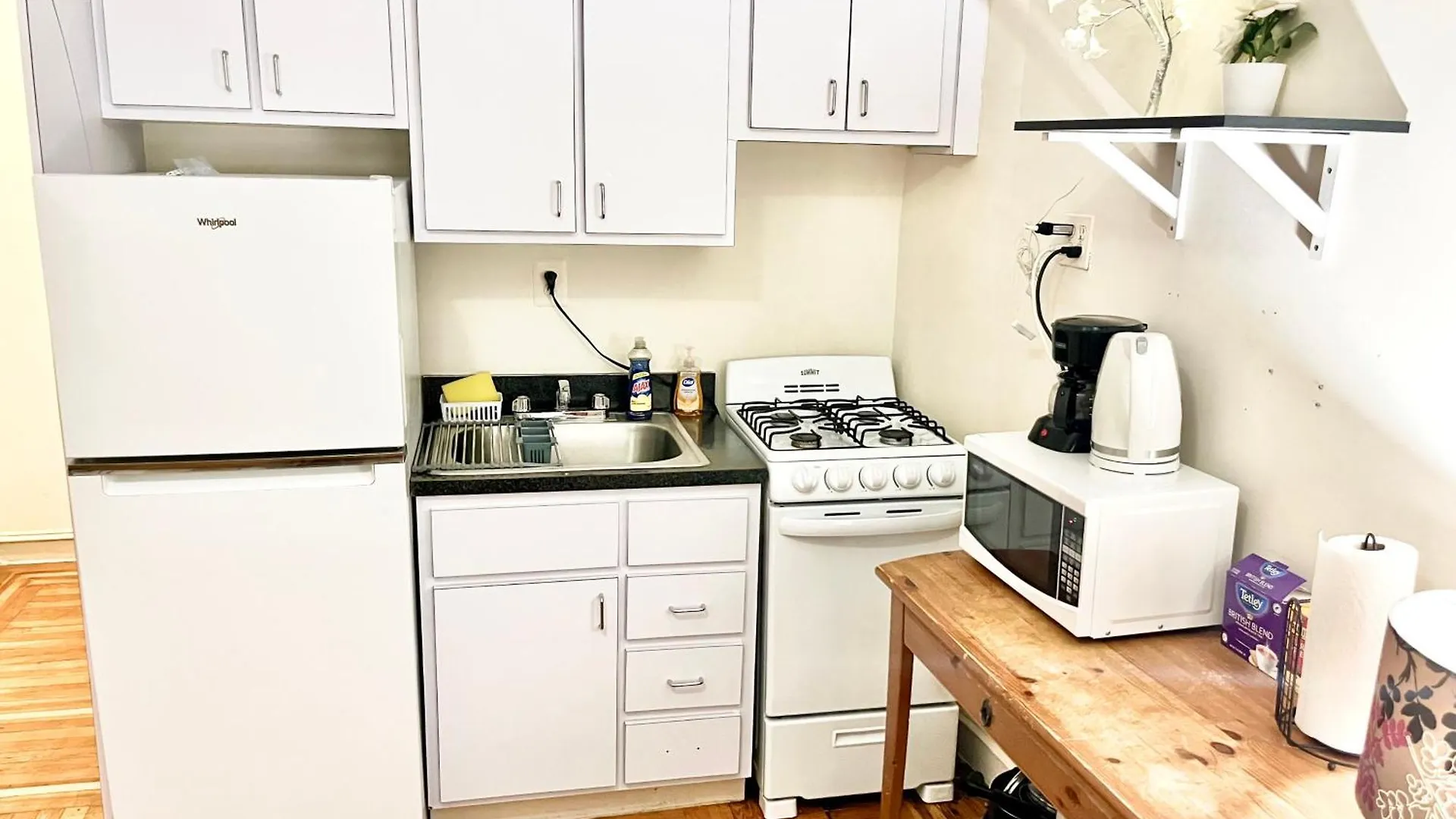 One Bedroom By Month Next To Bronx Zoo New York
